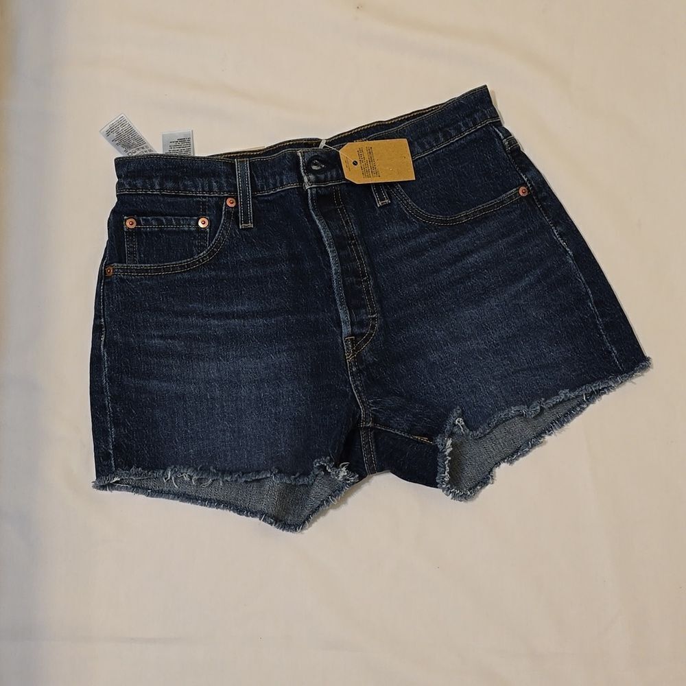 Levi’s Denim High Rise Blue Jean Shorts Women’s Sz 29 NWT!!